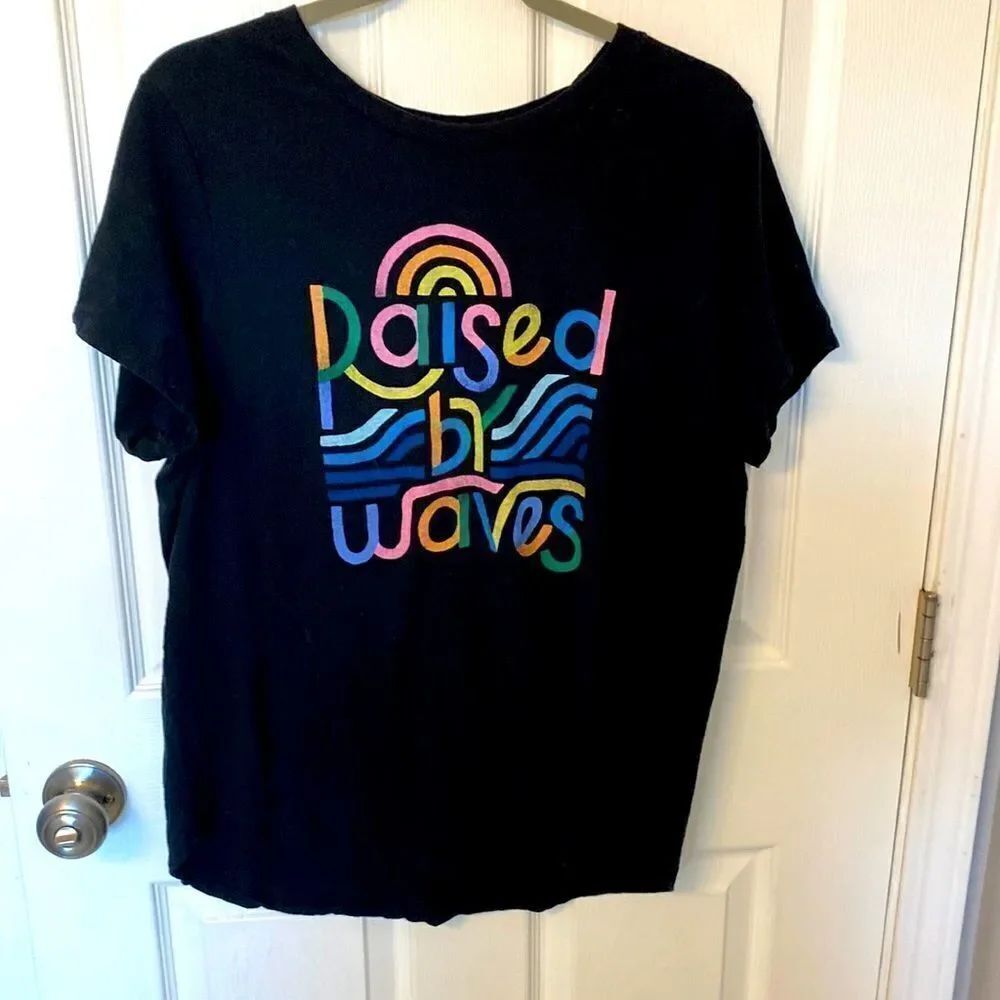 Raised by waves black graphic tee size XL